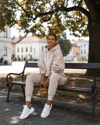 Teplákovou soupravu Heart máme i v této světle béžové barvě😍Skladem ve vel. S/M a L/XL.